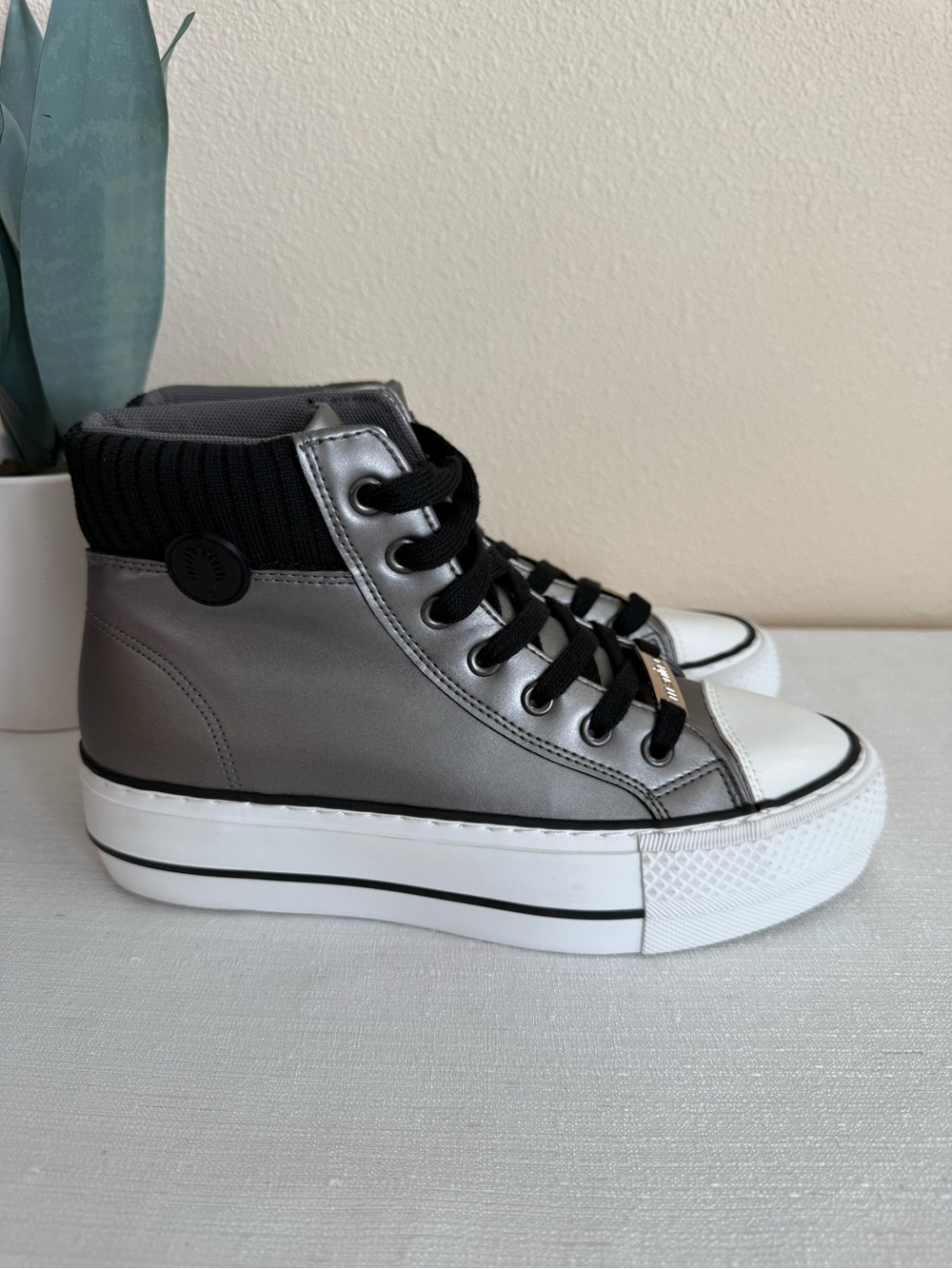 New Menina Tokyo Metallic Gray High-Top Platform Sneakers with Black Knit Collar